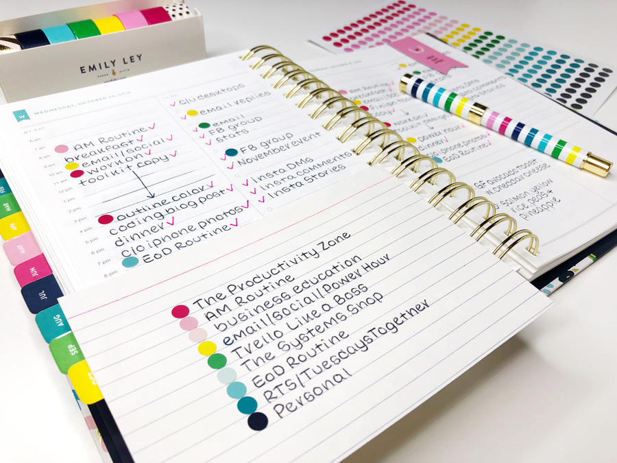 Sharing what 5 things you NEED to be color coding in your business including your paper planner on The Productivity Zone !! Click through to find out what I think are the 2 easiest things to start with!!