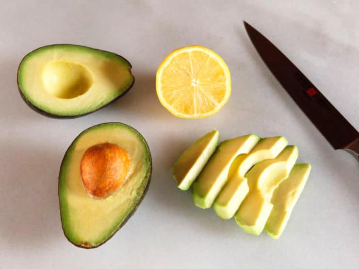 How to Slice an Avocado - Step-by-Step Photo Tutorial for Slicing and Peeling an Avocado