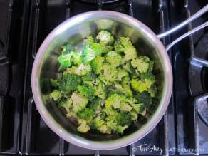 Broccoli Cheddar Frittata with Smoked Paprika - Delicious Vegetarian Entree for Breakfast, Brunch or Dinner