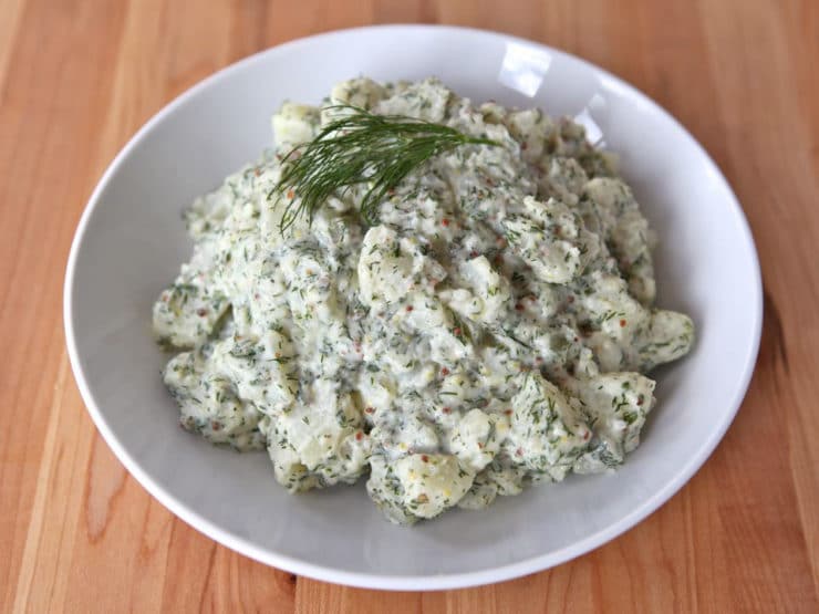 https://toriavey.com/toris-kitchen/aunt-carols-spinach-dip/